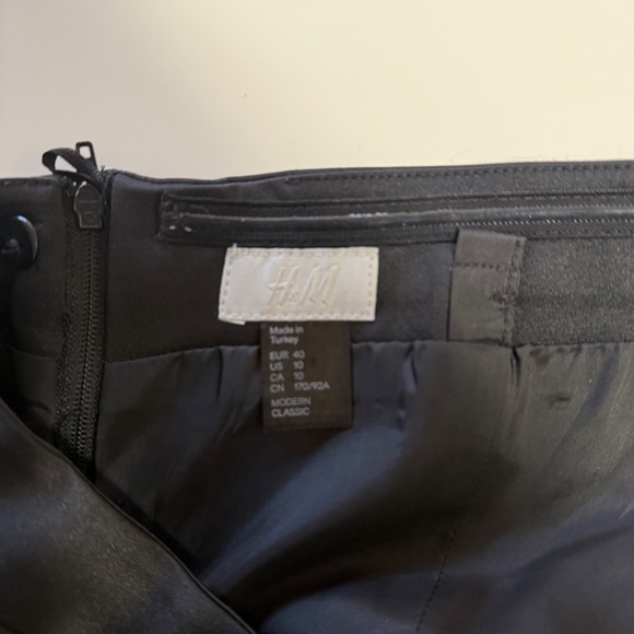 Minimal Chic Strapless Cocktail Dress H&M Black Satin-Like – Ruched, Bodycon, Ab - Picture 4 of 7